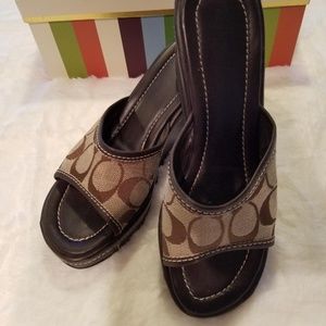 COACH SIGNATURE SHOES size 5.5